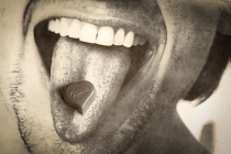 He dräg’t Hiärt up de Tunge. (Er trägt das Herz auf der Zunge.)