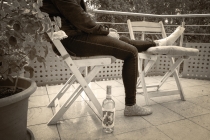 Up een Been kan man nich stoan. (Auf einem Bein kann man nicht stehen.)