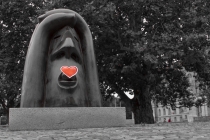 He dräg’t Hiärt up de Tunge. (Er trägt das Herz auf der Zunge.)