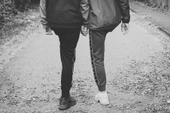 Up een Been kan man nich stoan. (Auf einem Bein kann man nicht stehen.)