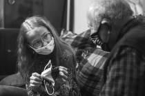 Dubbel nait hölt biäter. (Doppelt genäht hält besser.)