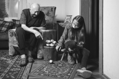 De Appel fölt nich wied van’n Stamm. (Der Apfel fällt nicht weit vom Stamm.)