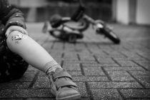 Dubbel nait hölt biäter. (Doppelt genäht hält besser.)